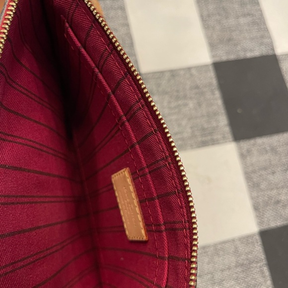 Louis Vuitton Pouchette wristlet - Picture 5 of 6